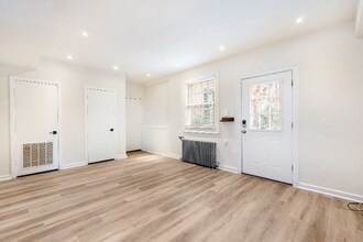 903 S Frederick St in Arlington, VA - Foto de edificio - Building Photo