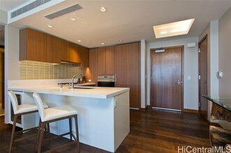 1555 Kapiolani Blvd in Honolulu, HI - Building Photo - Building Photo