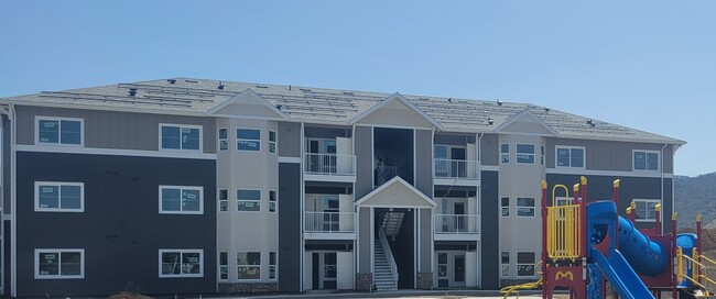 Millview Apartments in Ukiah, CA - Building Photo - Building Photo