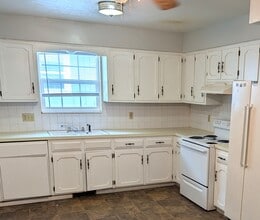 2044 S Barcliff Ave in Springfield, MO - Building Photo - Building Photo