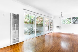 1721 W Silver Lake Dr in Los Angeles, CA - Foto de edificio - Building Photo