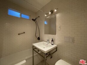 6853 1/2 W Alta Loma Terrace in Los Angeles, CA - Building Photo - Building Photo