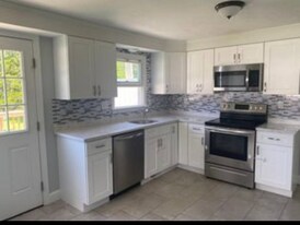 278 Ware St in Mansfield, MA - Building Photo