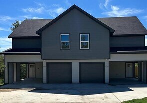 1700 E Powell Ave in Fort Worth, TX - Building Photo