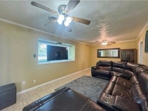 509 Light St in Anahuac, TX - Building Photo - Building Photo