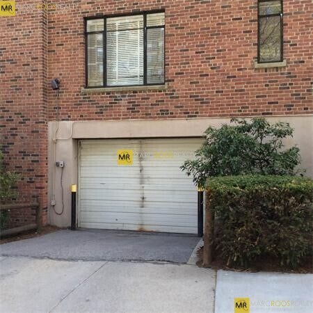 573 Washington St in Brookline, MA - Building Photo - Building Photo