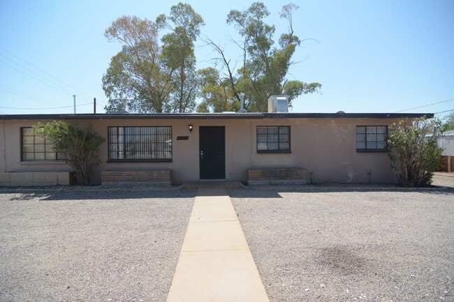 1201 N Sherry Ave in Tucson, AZ - Building Photo - Building Photo