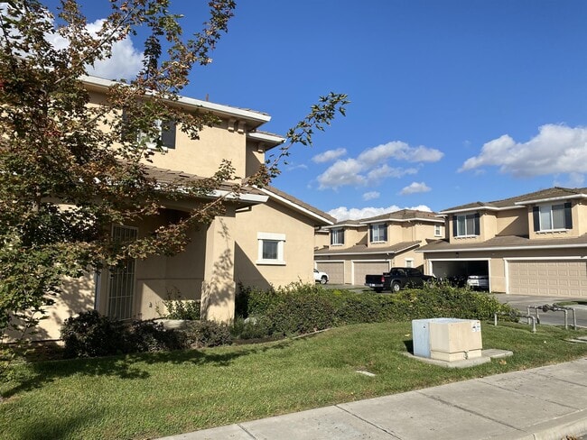 2917 Snyder Ave in Modesto, CA - Building Photo - Building Photo