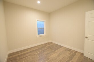 860 W MacArthur Blvd in Oakland, CA - Foto de edificio - Building Photo