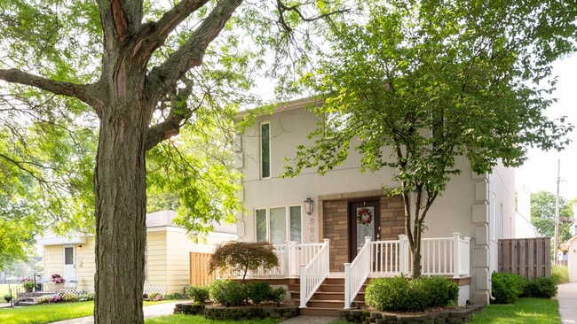 890 Emmons Ave in Birmingham, MI - Building Photo - Building Photo