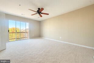 44180 Shady Glen Terrace in Ashburn, VA - Building Photo