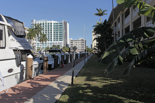 Waterside on the Intracoastal Condominium Res in Fort Lauderdale, FL - Foto de edificio - Building Photo