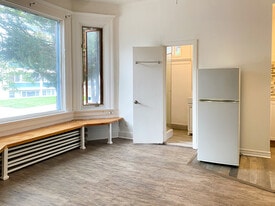 301 Rue Wilbrod St in Ottawa, ON - Building Photo