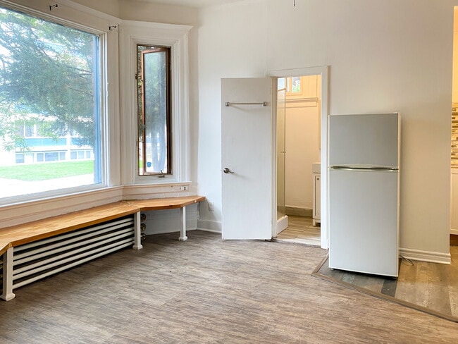 property at 301 Rue Wilbrod St
