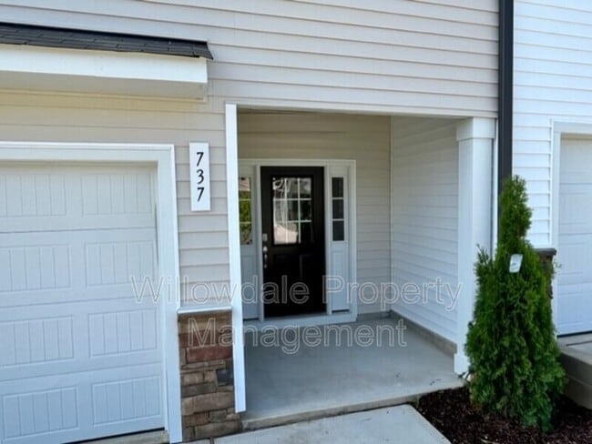 737 Rdg Clf Ln in Zebulon, NC - Building Photo - Building Photo