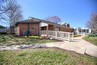 13 Haverford Ct in Hampton, VA - Building Photo - Building Photo