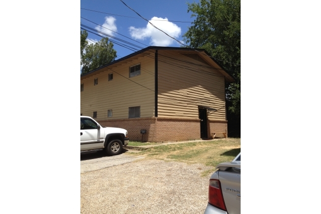 1100 S Green St in Longview, TX - Foto de edificio - Building Photo