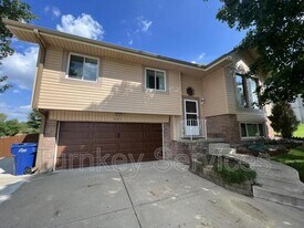 405 Fort St in Papillion, NE - Building Photo