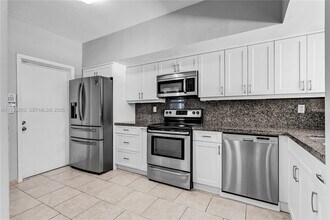 11824 SW 99th St in Miami, FL - Building Photo - Building Photo