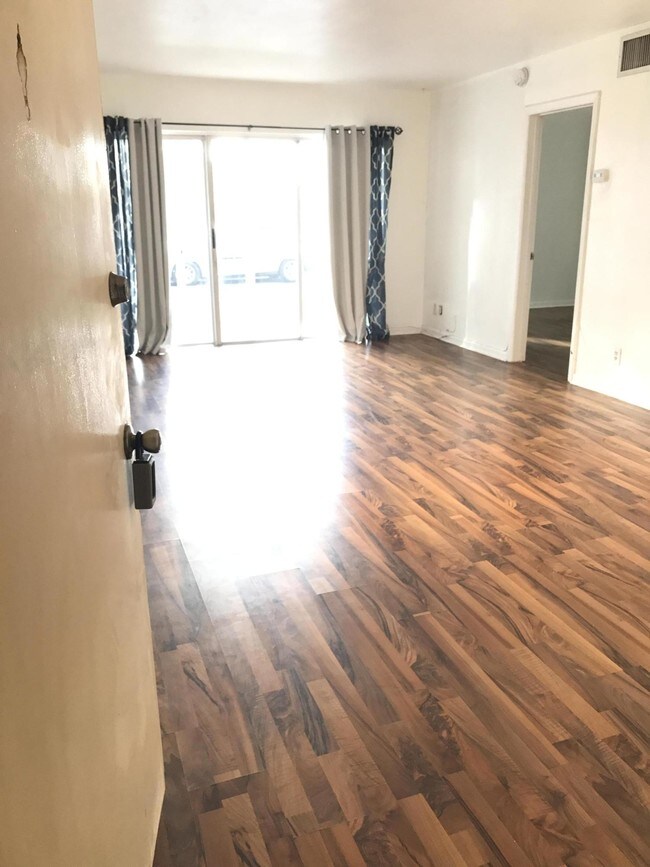 3000 NE 16th Ave-Unit -111 in Fort Lauderdale, FL - Building Photo - Building Photo