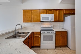 Cobblestone on The Lake Apartments in Ft. Myers, FL - Foto de edificio - Interior Photo