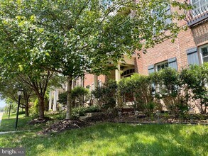 24905 Earlsford Dr in Chantilly, VA - Building Photo - Building Photo