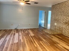 504 Kessler St in Hallettsville, TX - Building Photo - Building Photo