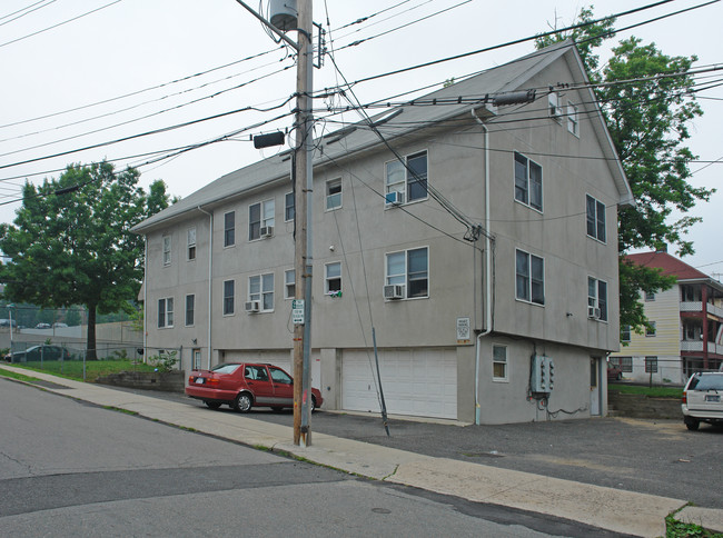 64 S Kensico Ave in White Plains, NY - Building Photo - Building Photo