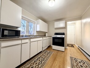 12 Clark Ln in Waterford, CT - Building Photo - Building Photo