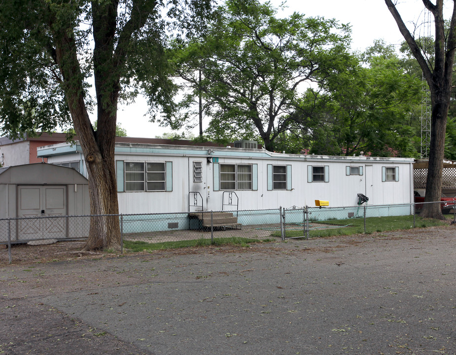 Dreamland Mobile Community in Pueblo, CO - Building Photo