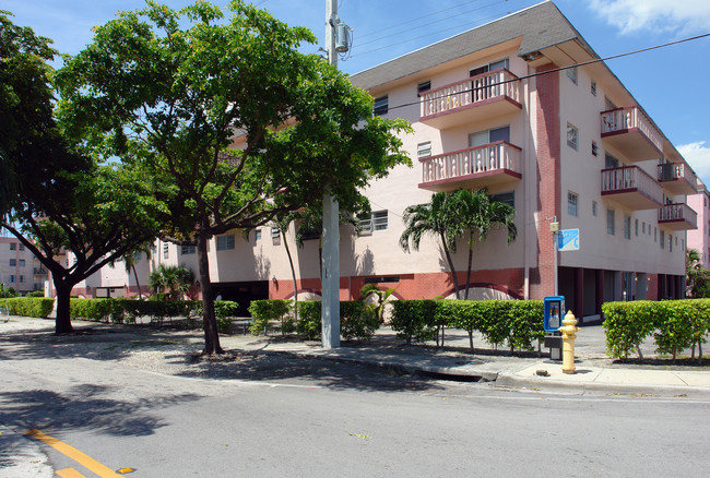 Casa Bonita in North Miami, FL - Building Photo - Building Photo