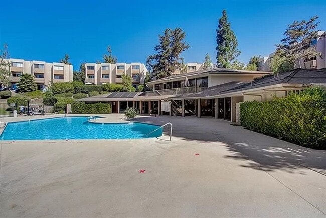 5700 Baltimore Dr in La Mesa, CA - Building Photo - Building Photo