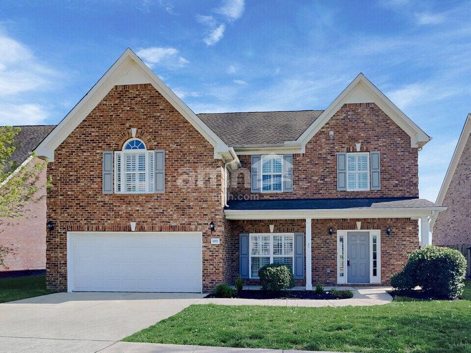2002 Fiona Way in Spring Hill, TN - Foto de edificio