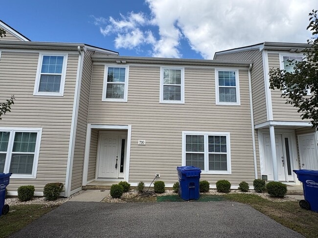 property at 730 Twisted Oak Dr NW