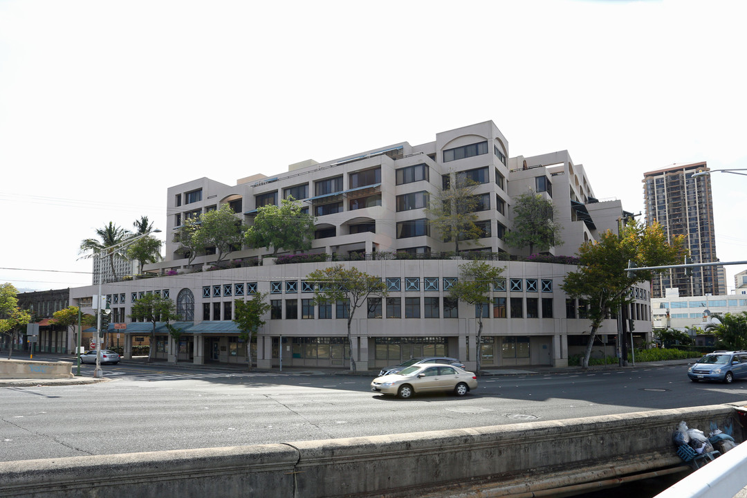 Harbor Village in Honolulu, HI - Building Photo