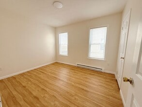 70 Lindley St in Bridgeport, CT - Foto de edificio - Building Photo