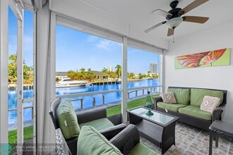 460 Paradise Isle Blvd in Hallandale Beach, FL - Building Photo - Building Photo