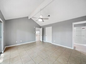 3207 S Greenpark Dr in Houston, TX - Building Photo