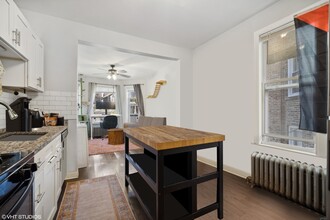 2439 N Harding Ave, Unit 1 in Chicago, IL - Building Photo - Building Photo
