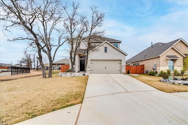 101 Locklin Dr in Liberty Hill, TX - Foto de edificio - Building Photo