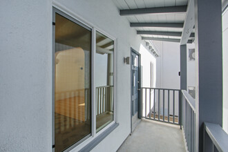 6TH847 in Santa Monica, CA - Building Photo - Building Photo