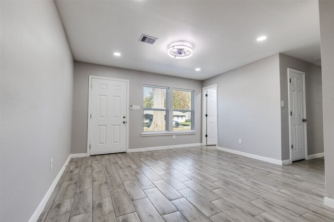 property at 6038 Glenhurst Dr