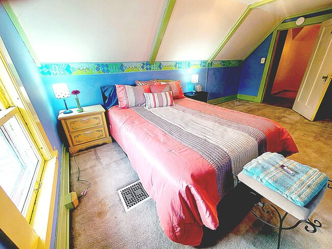 1512 Harlem Blvd, Unit Room #4