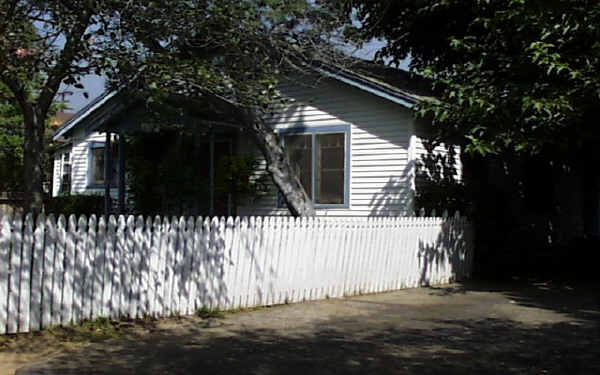 1806 N Sierra Bonita Ave in Pasadena, CA - Foto de edificio - Building Photo