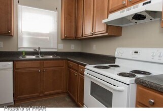 422 Kirkcaldy Ct in Fayetteville, NC - Building Photo - Building Photo