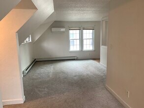 1369 Saint Clair Ave, Unit Upper in St. Paul, MN - Building Photo - Building Photo