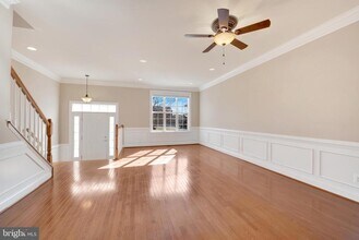 42726 Tunstall Terrace in Ashburn, VA - Building Photo - Building Photo