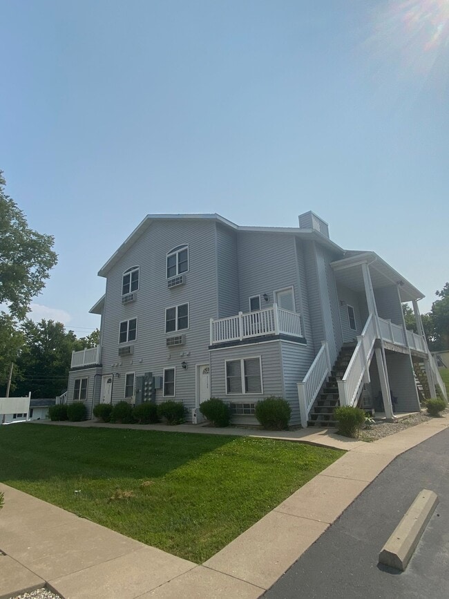 property at 318 E Davis St