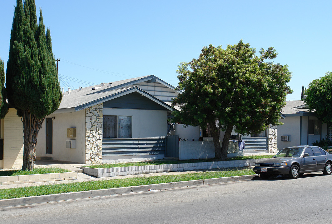 1985 N Highland St in Orange, CA - Building Photo