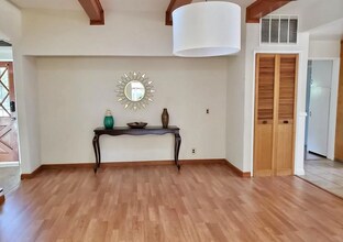 6901 Sunkist Dr, Unit Downstairs in Oakland, CA - Building Photo - Building Photo